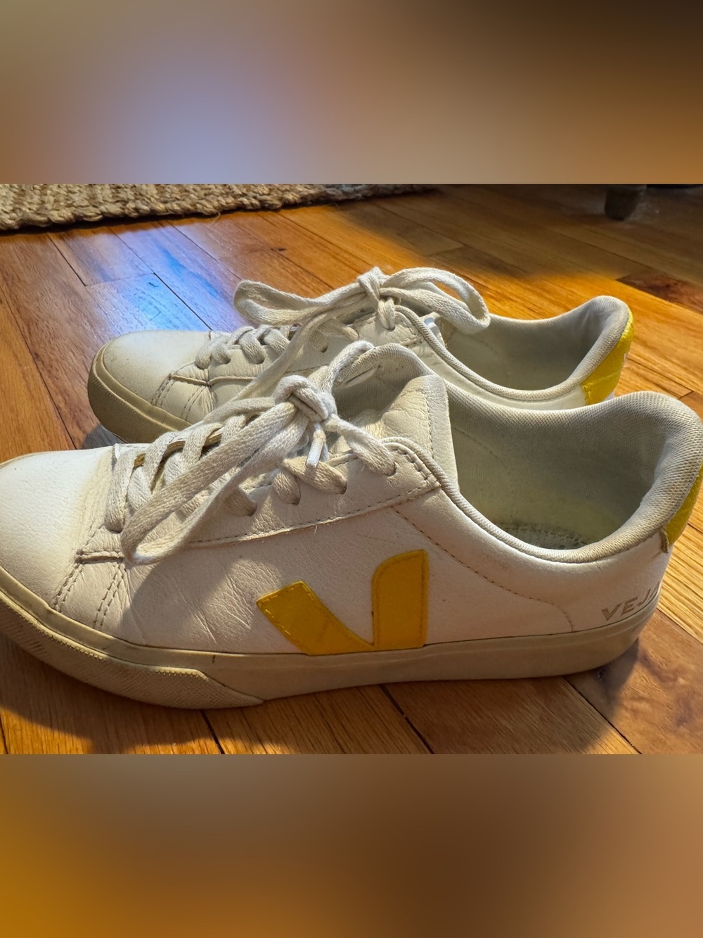 Veja White Women’s Sneakers with Yellow V Logo Sz 8